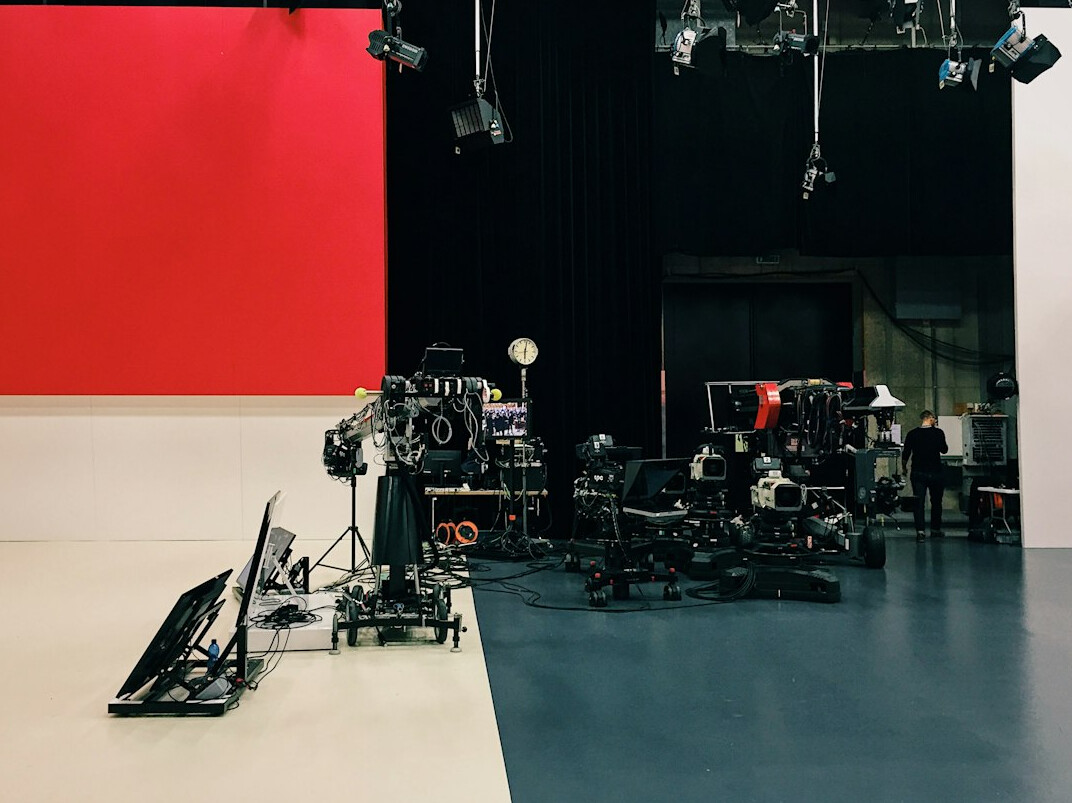 cinematographer lighting film set